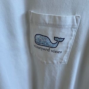 Vineyard Vines Tshirt.